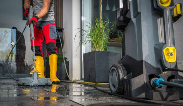 Commercial Pressure Cleaning in Milwaukee
