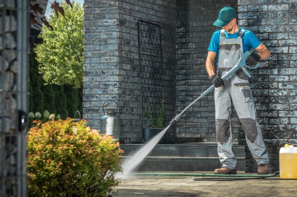 Outside House Cleaning in Milwaukee